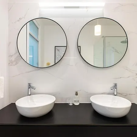 Spacious Vicolo Apartment